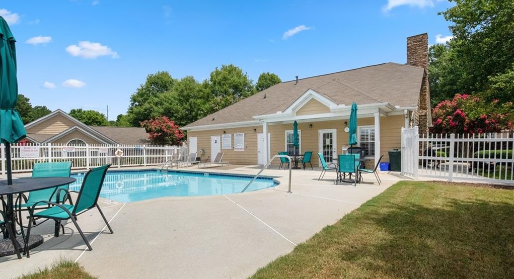 clubhouse pool rev